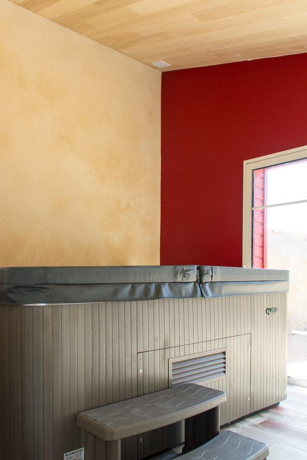 Bazoges-en-Paillers Le Puy Carmin - Chambre D'Hotes Avec Jacuzzi מראה חיצוני תמונה